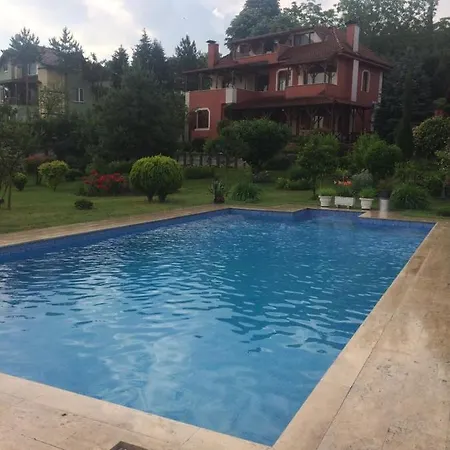 ڤيلا مستقلة مطلة على البحيرة *